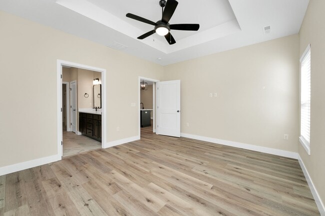 Building Photo - Hickory Village 55 Plus, LLC - 3700 E Cherry St Springfield, MO 65809