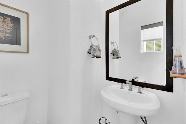 Building Photo - 4806 Olive Sparrow Dr