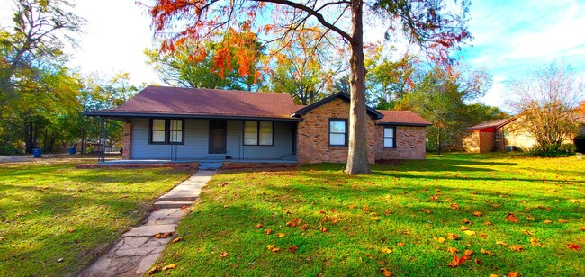 Building Photo - Nostalgic Charm Awaits - Spacious Home on ...
