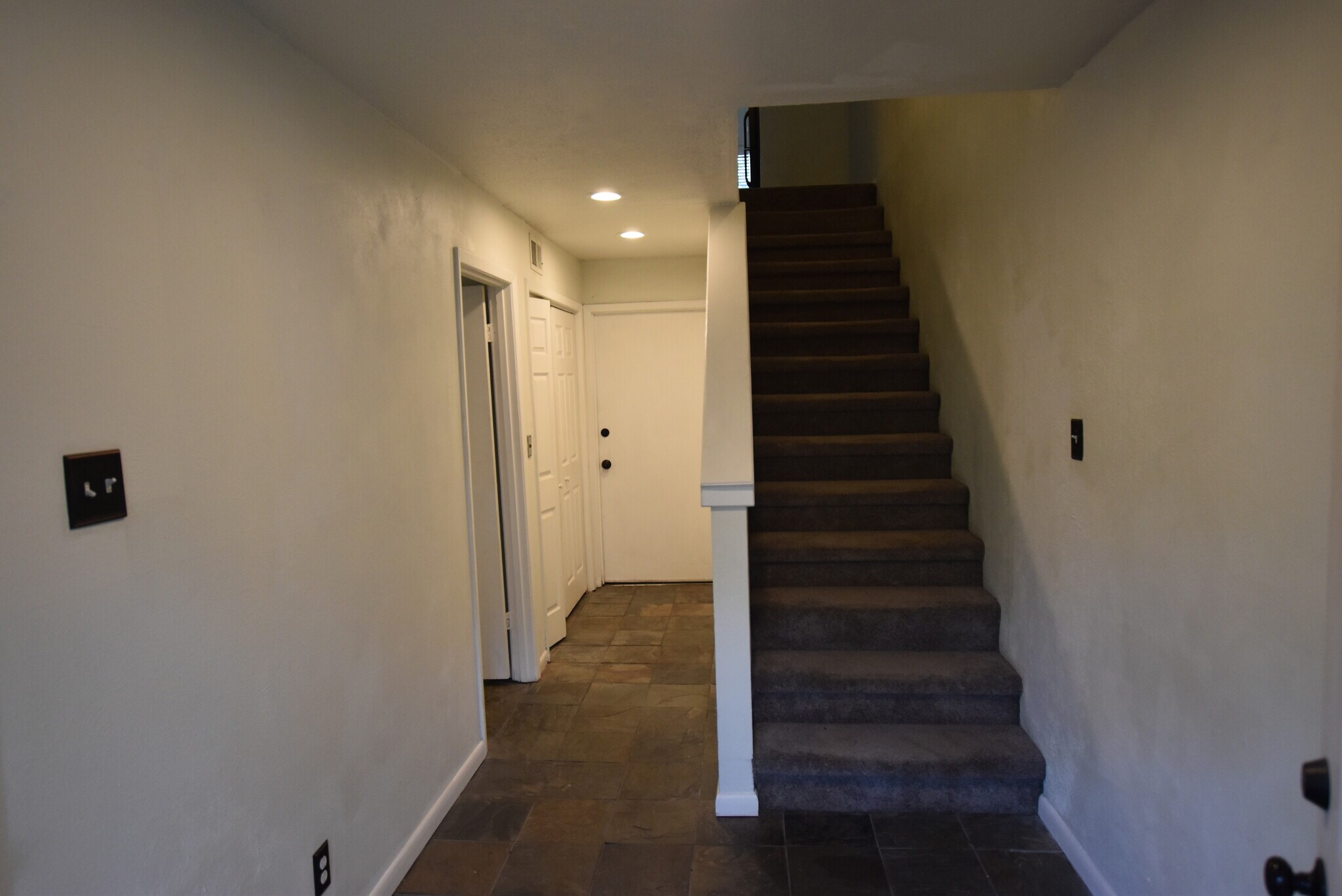 Building Photo - 6718 Eastridge Dr