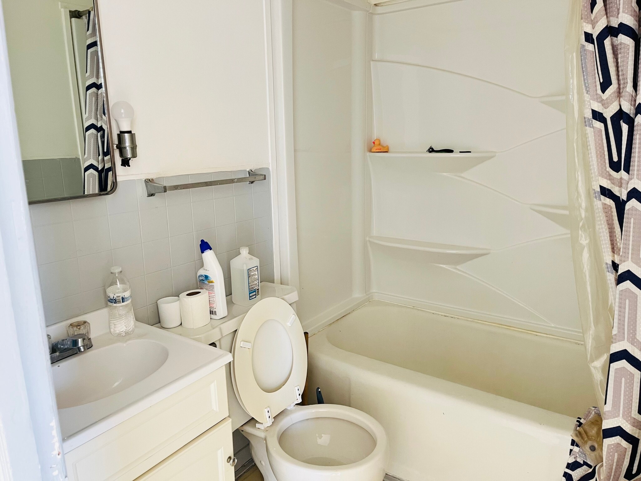 Bathroom - 527 S Oak Ave