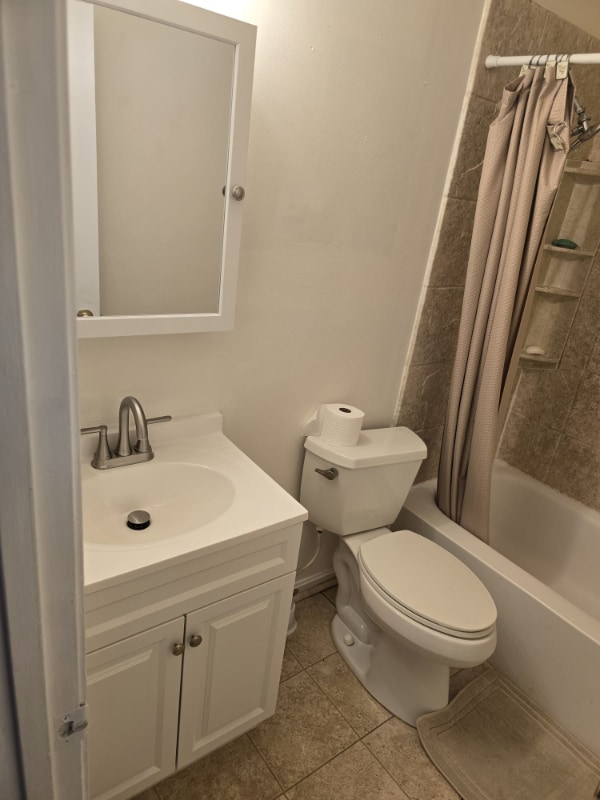 Building Photo - 1902 Bronzegate Blvd