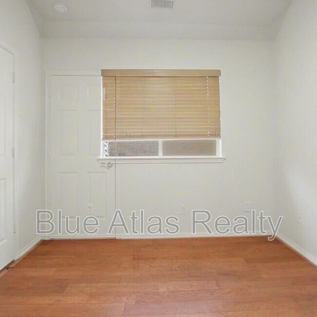 Building Photo - 4905 Canberra Ln