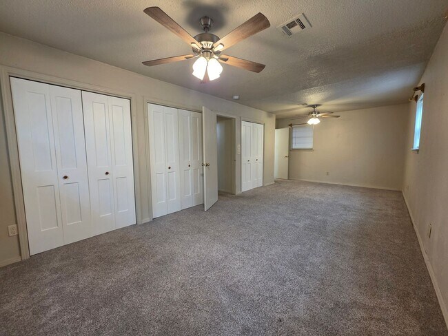 Building Photo - Cute 4 bedroom home in Shawnee