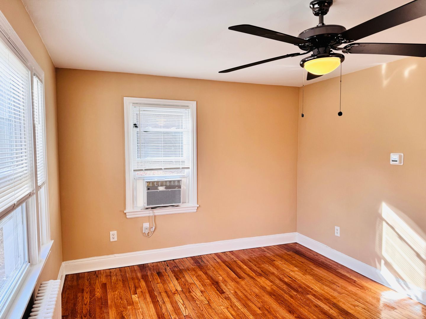 Building Photo - 908 Hudson Ave