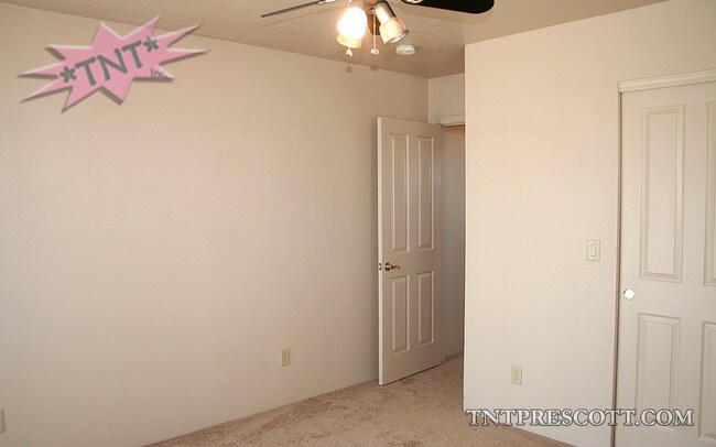 Building Photo - Home in Cliff Rose HOA ~ Winter Special!!