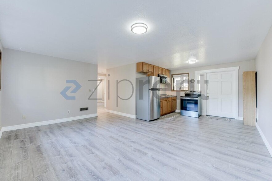 Building Photo - 14325 19th Ave NE