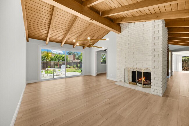 Building Photo - Beautifully upgraded 4-bedroom, 3.5-bathro...