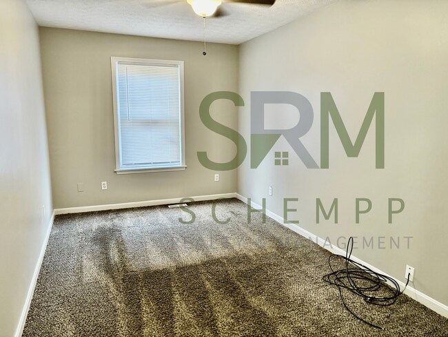 Building Photo - Large 3 bedroom/1.5 bath house in Downtown Louisville-Section 8 Accepted