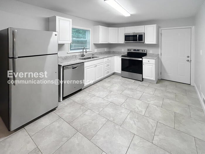 Building Photo - 3400 Bonaire Dr