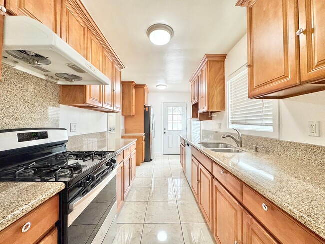 Primary Photo - Beautiful 3Bd/1.5Ba Available In Santa Ana