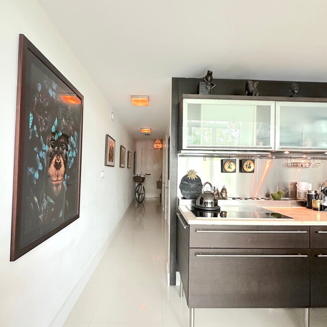Building Photo - 6000 Collins Ave