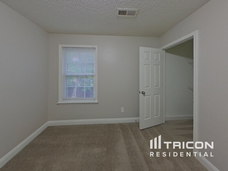 Building Photo - 13706 Traherne Ct