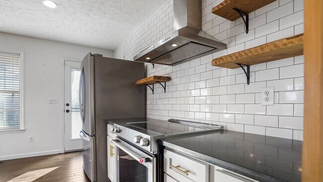 Building Photo - 649 Charles Ln