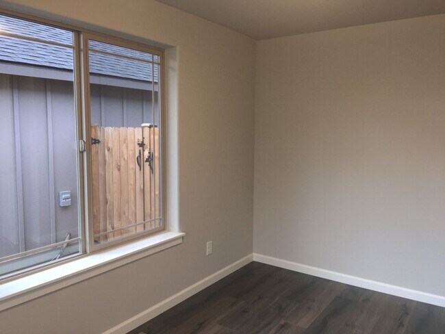 Building Photo - 3 Bedroom 2 Bath Home in Fieldstone Crossing