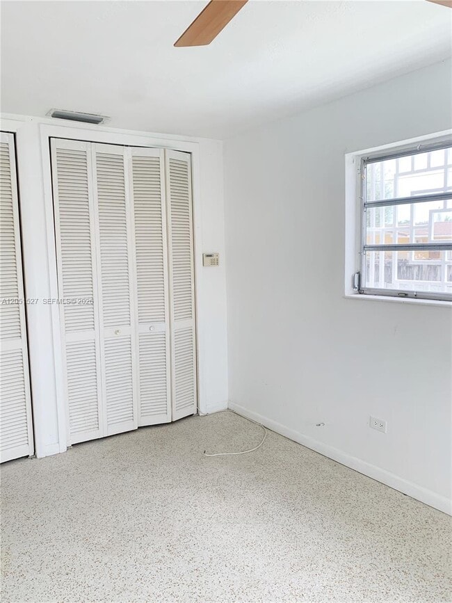 Building Photo - 1820 SW 98th Ct