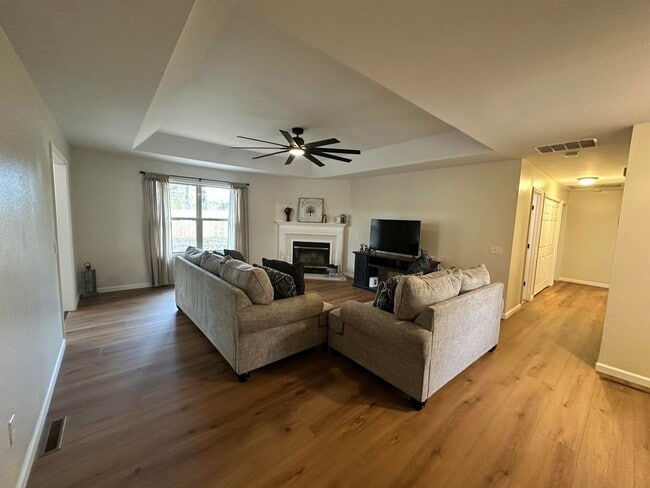 Building Photo - COMING SOON! All Brick Home in Battlefield