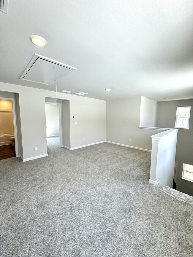 Building Photo - 2103 Baron Mnr Dr