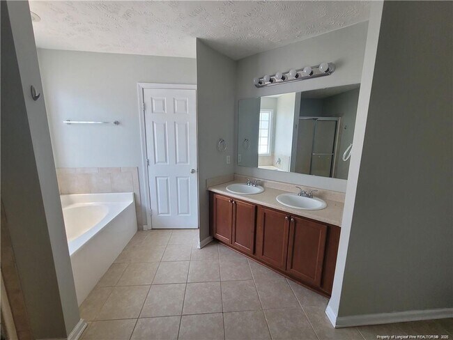 Building Photo - 3608 Crosswinds Dr