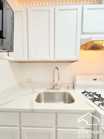 Building Photo - 1900 S Throop St