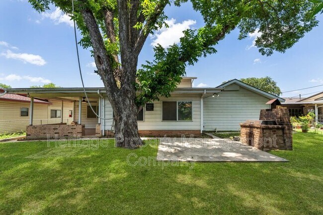 Building Photo - 3614 Versailles Dr