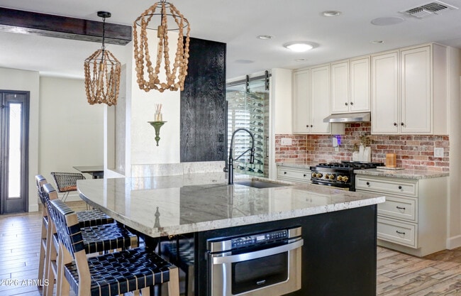 Building Photo - 2016 E State Ave