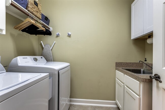 Building Photo - 4512 Rose St