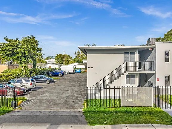 Building Photo - 1000 NW 95th Terrace