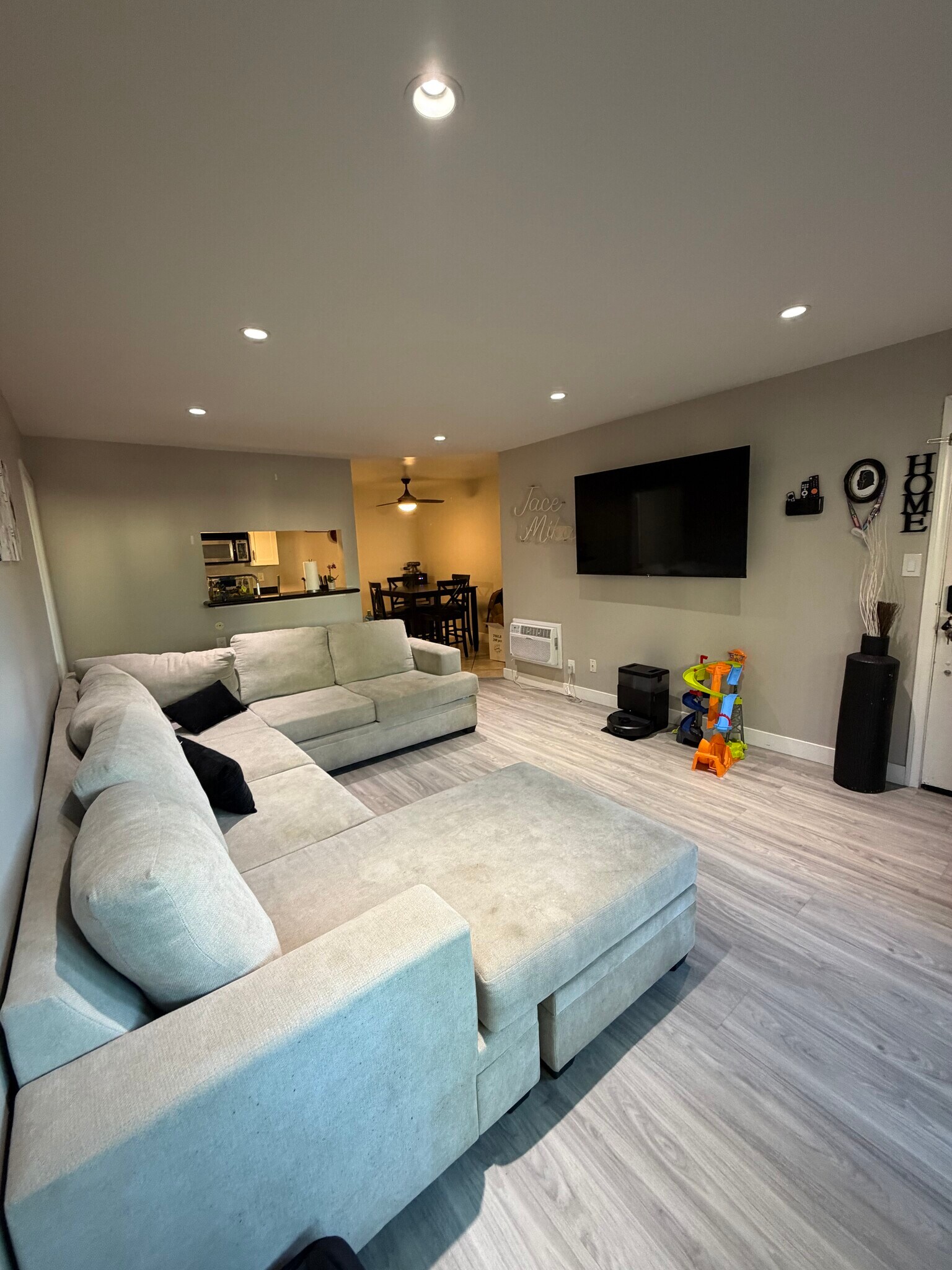 Building Photo - 1345 Cabrillo Park Dr