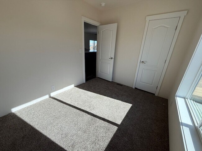 Building Photo - Brand New Manufactured Home on 1.5 Acres!