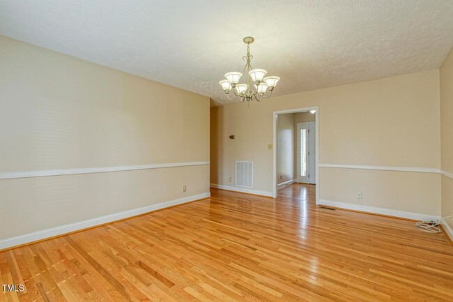 Building Photo - 4610 Linden Rd