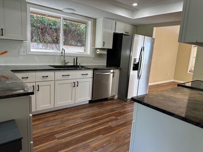 Building Photo - For Rent – Coming soon!!! Newly Renovated ...
