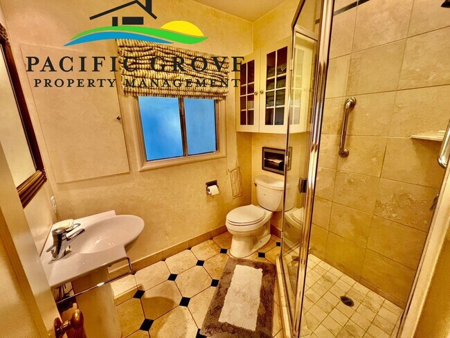 Building Photo - Lovely Ocean View Home Available NOW!