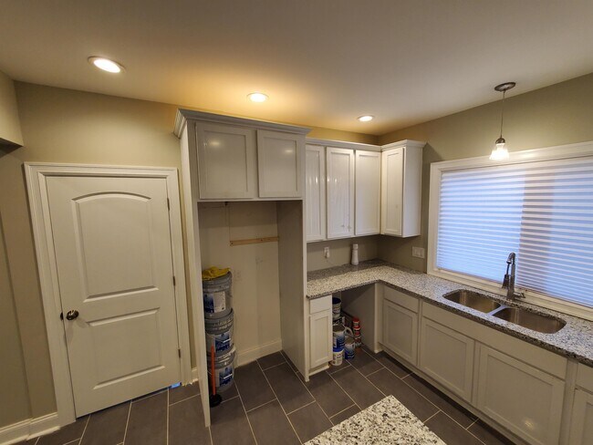 Building Photo - 2914 Hurlbut St