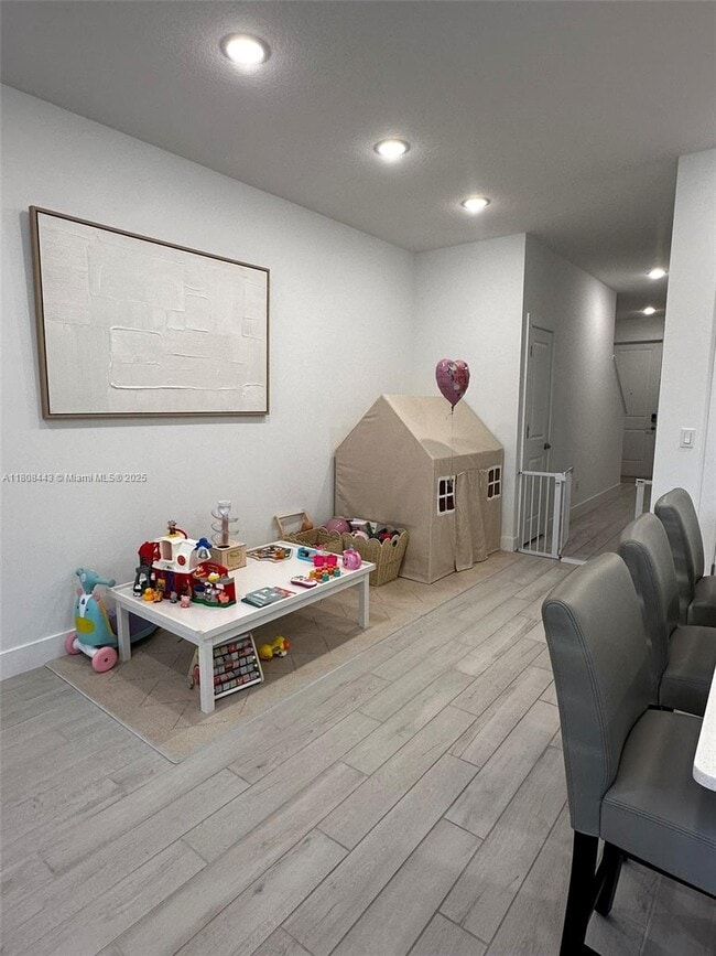 Building Photo - 1414 Gopher Ter