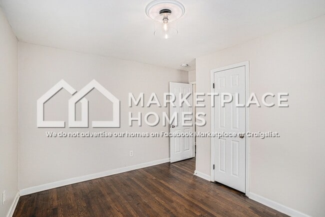Building Photo - 2155 W Woodberry Ave