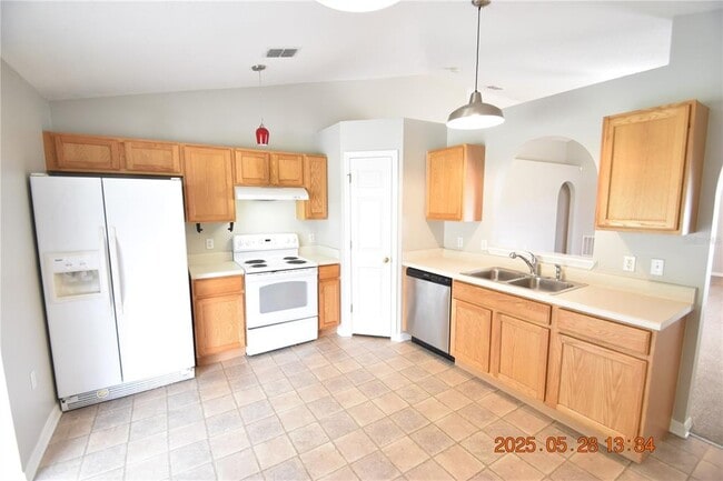 Building Photo - 30634 Birdhouse Dr