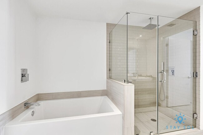 Building Photo - 4010 S Ocean Dr