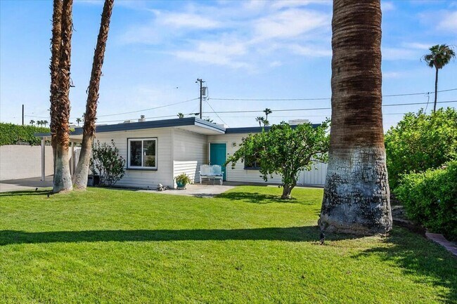 Primary Photo - 572 N Calle Marcus