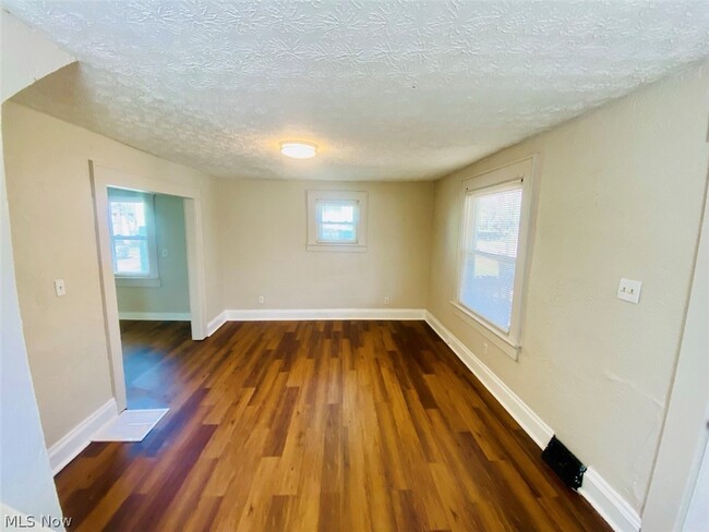 Building Photo - 748 Merton Ave