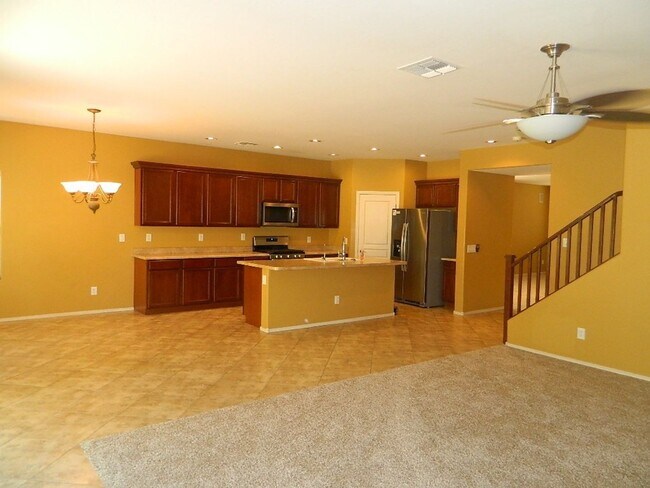 Building Photo - Coming Soon 8.2026 5bedroom 3 baths