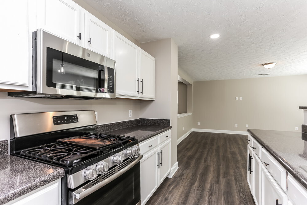 Building Photo - 2210 Valley Creek Dr