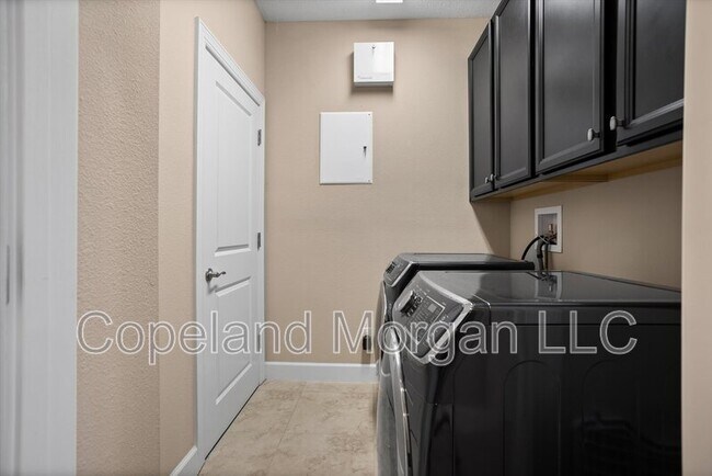 Building Photo - 5912 Anchorage Way S