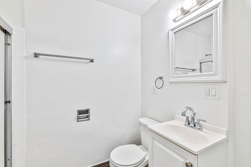 Building Photo - 727 Olive Ave