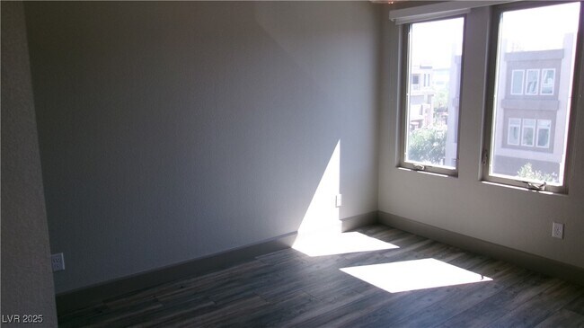 Building Photo - 8036 Carpenter Creek Ave