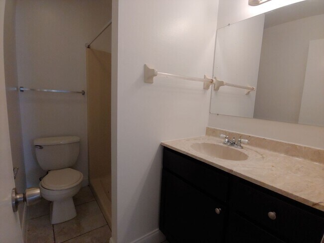 Building Photo - Nice 2 bed/ 2 bath/ 1 car garage near SRQ Airport - Ringling Museum Area