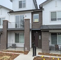 Townhouse - 14925 E Belleview Dr