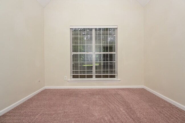 Building Photo - 190 Dillion Dr