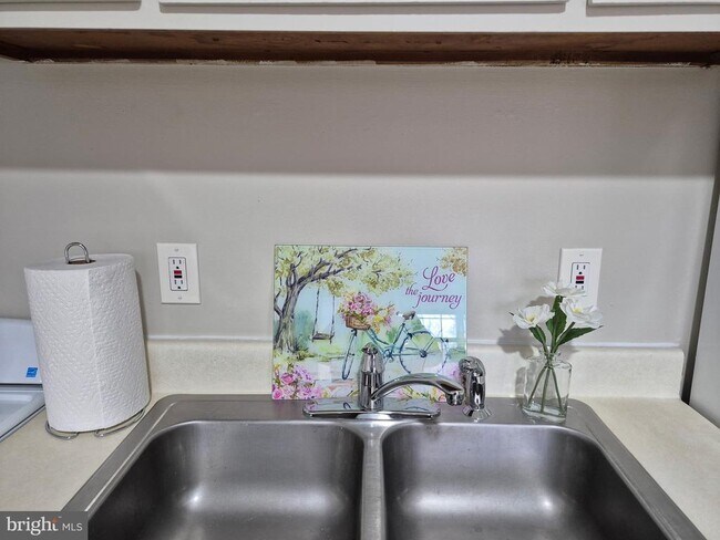 Building Photo - 106 Clay St