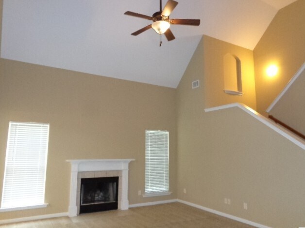 Building Photo - 1110 California Dr